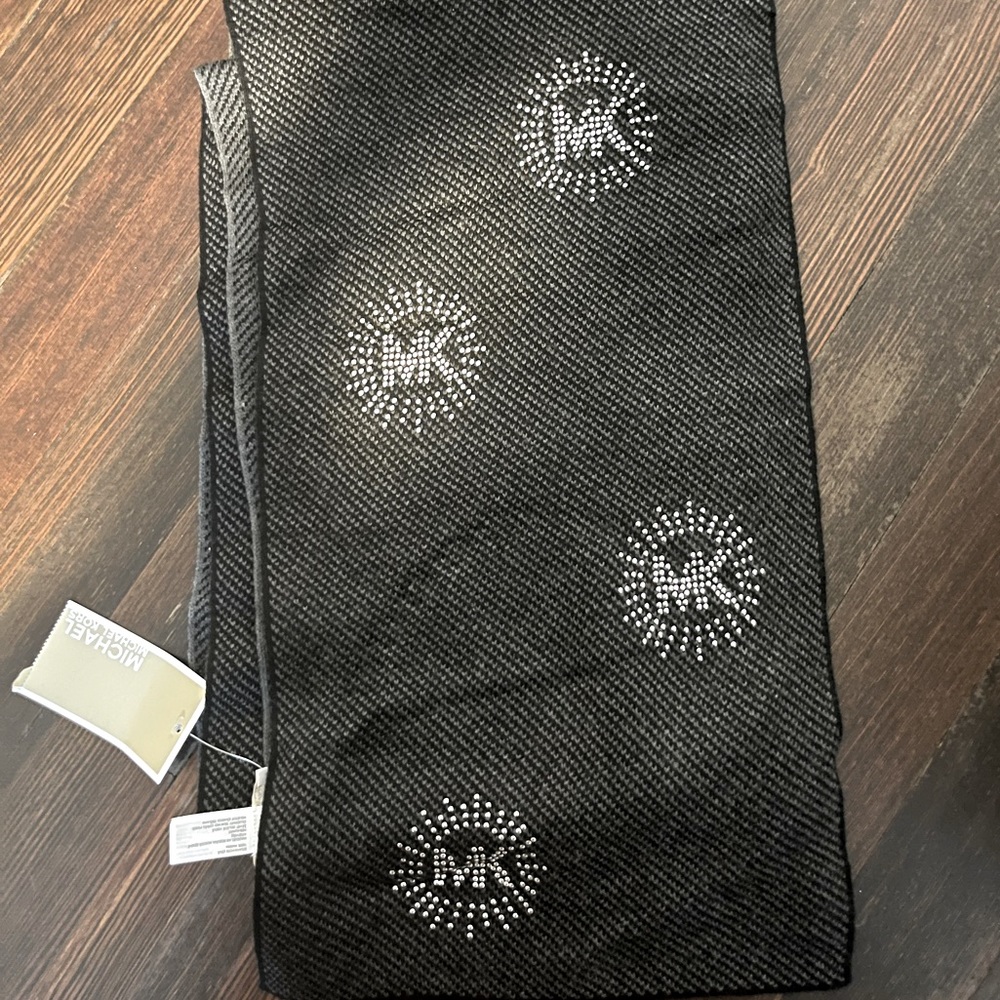 NWT MICHAEL KORS SCARF